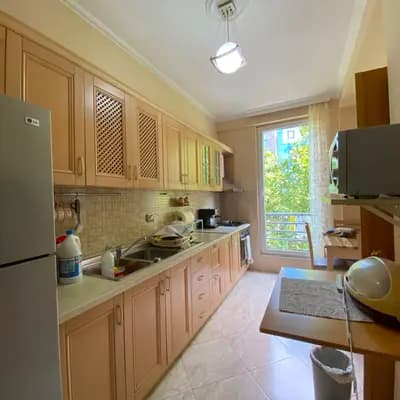 Disponojme apartament 1+1 me qira prane Kupoles, Laprake.