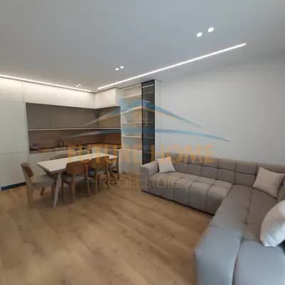 Apartament 2+1+2 per qira me vendndodhje tek Rruga e Barrikadave.