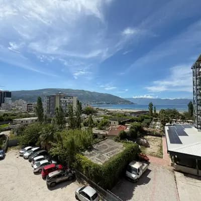 Apartament 2+1 me pamje ballore deti