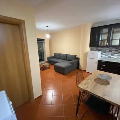 Apartament 1+1 me qira – Pallati me Shigjeta (Pamje nga Lana) !