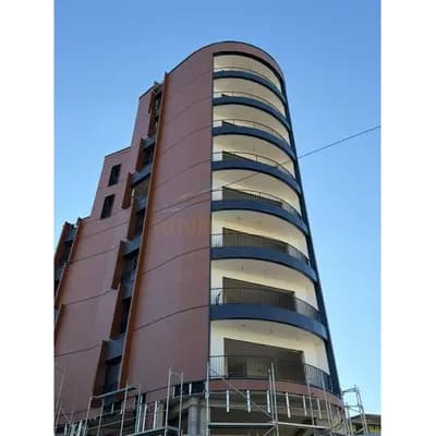 Shitet, Garsioniere, tek Kompleksi Grand, Tiranë.