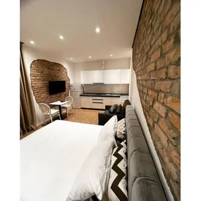 Qera, Apartament 1+1 dhe 2 Garsionere, Komuna Parisit ,Tirane.