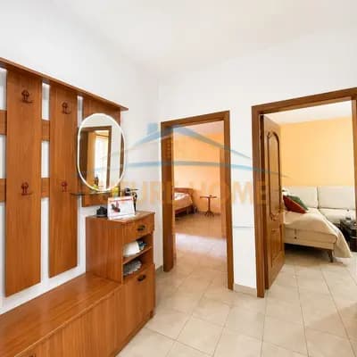 Shitet, Apartament 2+1, Rruga Mihal Grameno, pranë Shkollës Osman Myderizi
