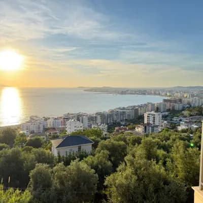 Shitet apartament 2+1+2 me pamje panoramike ne vlore
