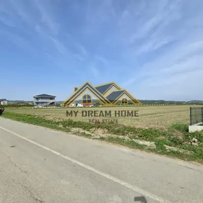 Toke pet Shitje Pran Vala Mare Durrës