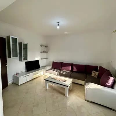 (KOMISIONI 0) Jepet me qera apartament 1+1+Ballkon+1 dhome gatimi ne Laprake 40,000 Leke/ Muaj