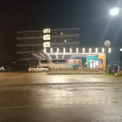 Shitet, Hotel, Vaqarr